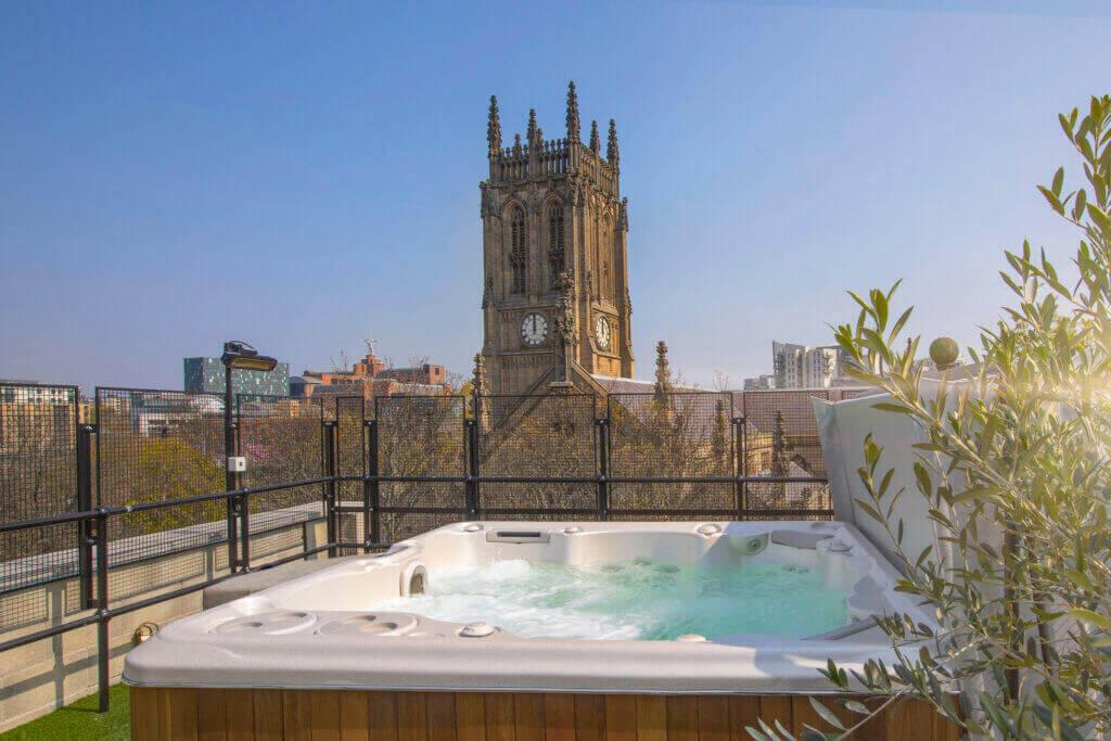 cropped-Hot-Tub-Penthouse-Apartment-Big-Ben-1